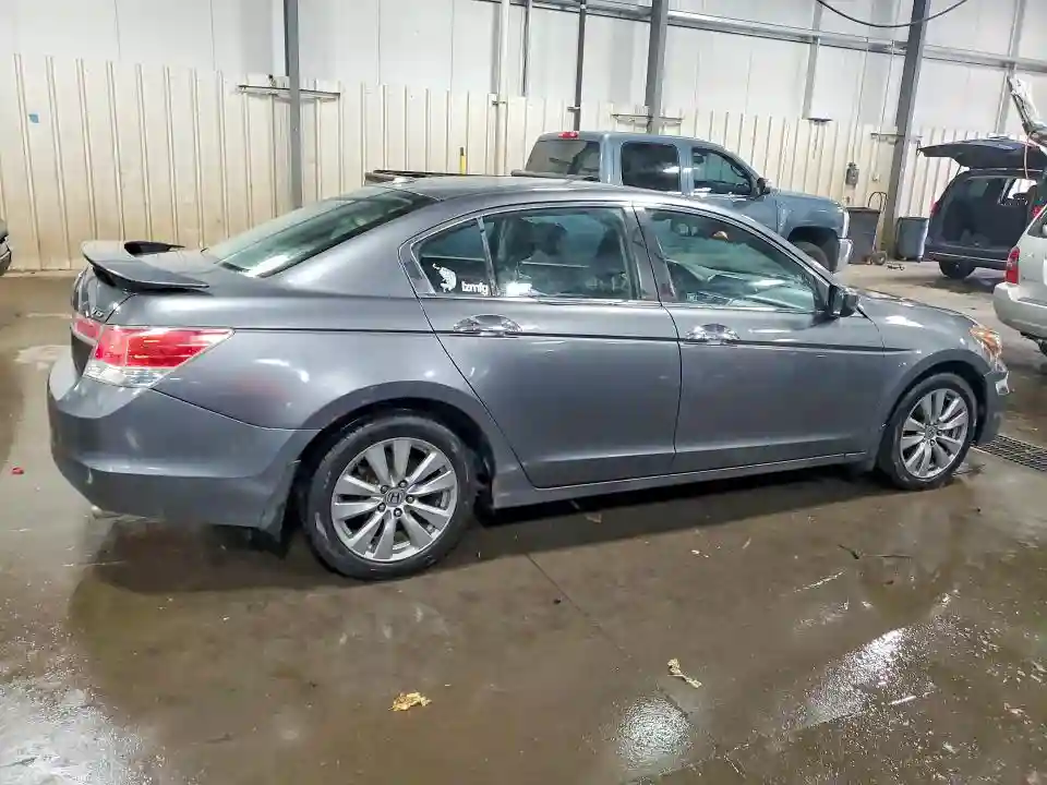 1HGCP3F84BA019303 2011 HONDA ACCORD-2