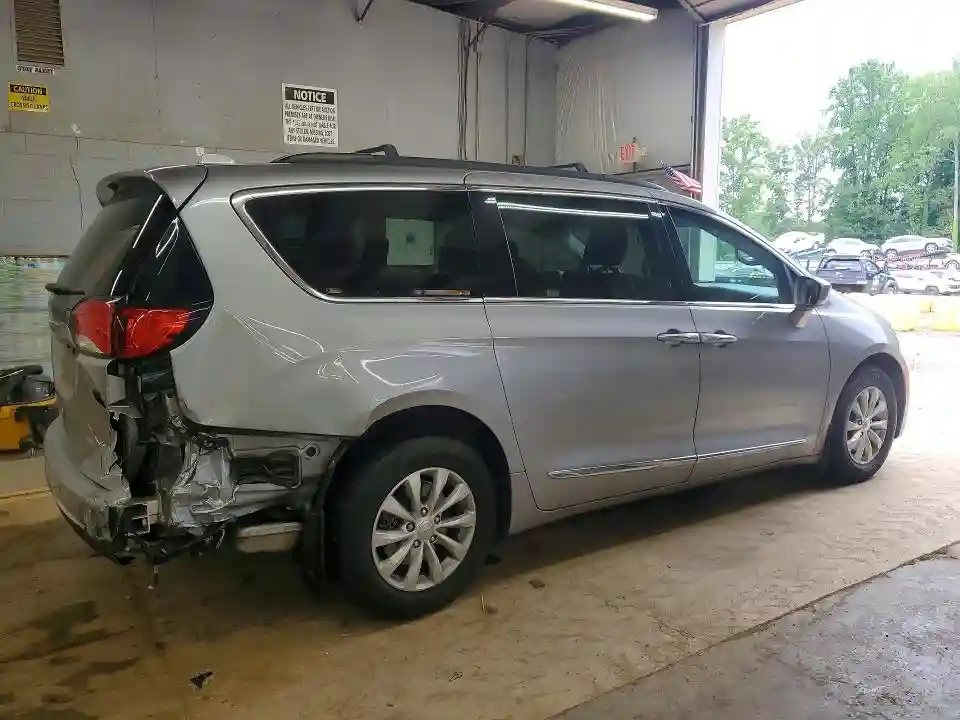2C4RC1BG9HR576198 2017 CHRYSLER PACIFICA-2