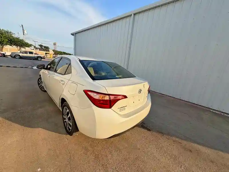 5YFBURHE1JP789395 2018 TOYOTA COROLLA-2