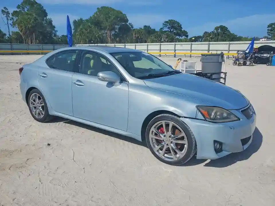 JTHBF5C26D5185339 2013 LEXUS IS-3