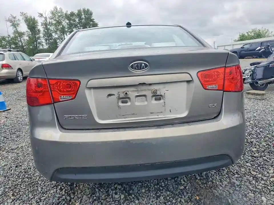 KNAFU4A2XA5809660 2010 KIA FORTE-5