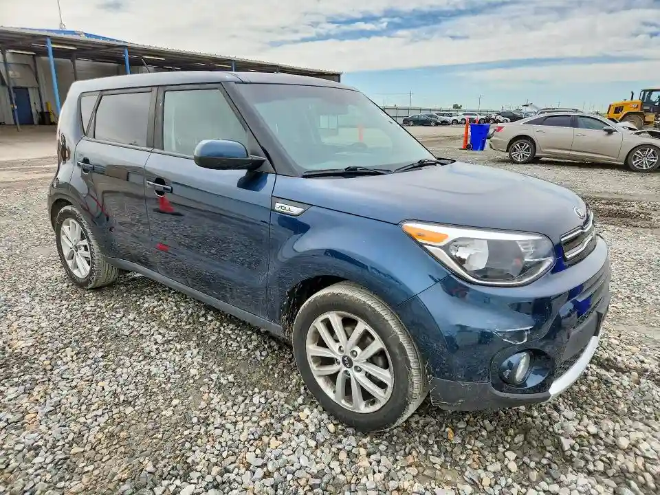 KNDJP3A51J7618139 2018 KIA SOUL-3