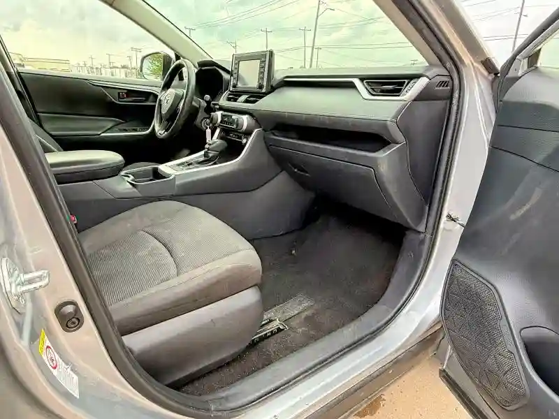JTMF1RFV3KJ005186 2019 TOYOTA RAV4-4
