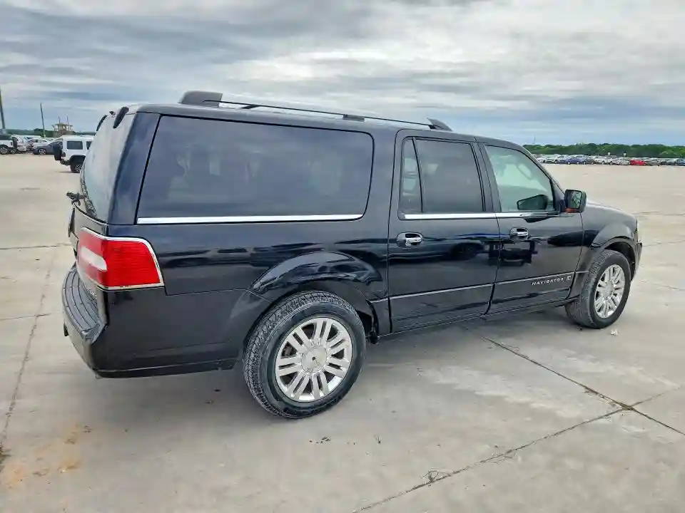 5LMJJ3H5XBEJ06733 2011 LINCOLN NAVIGATOR-2