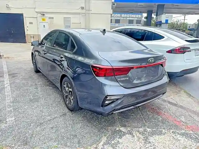 3KPF24AD7ME316523 2021 KIA FORTE LXS-2