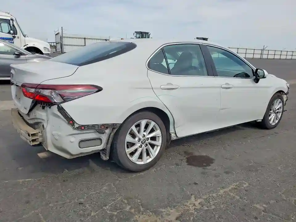 4T1C11AK9NU019965 2022 TOYOTA CAMRY-2