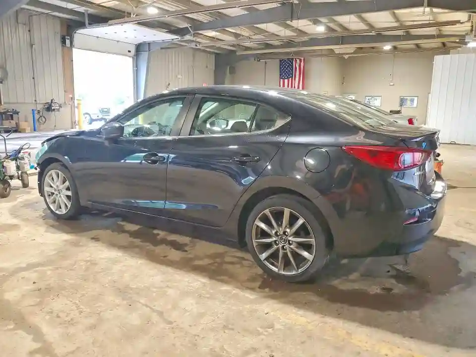 3MZBN1V35JM188125 2018 MAZDA 3-1