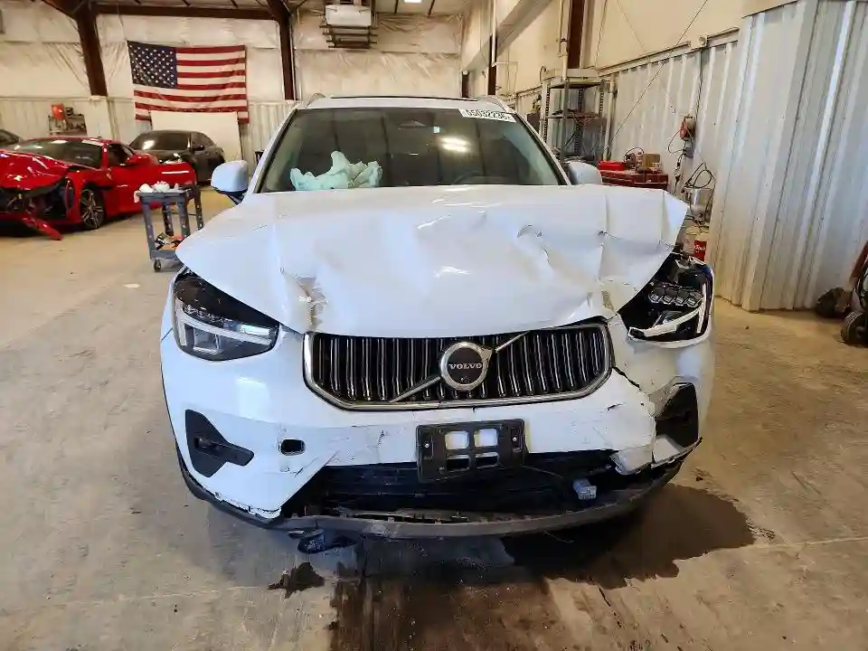 YV4L12UE5S2563481 2025 VOLVO XC40-4