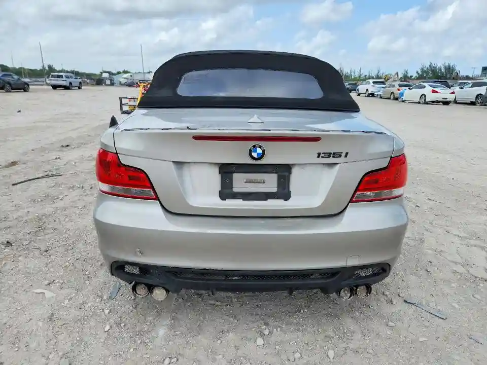 WBAUN9C54AVK41771 2010 BMW 1 SERIES-5