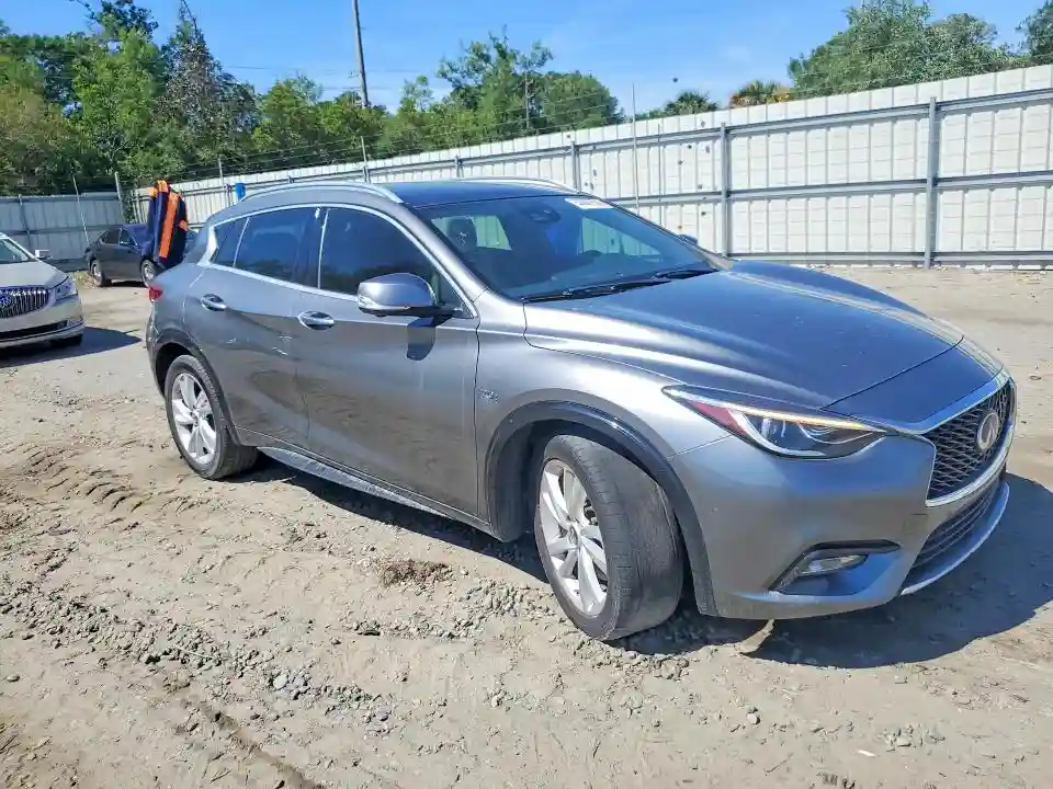 SJKCH5CP7JA042007 2018 INFINITI QX30-3