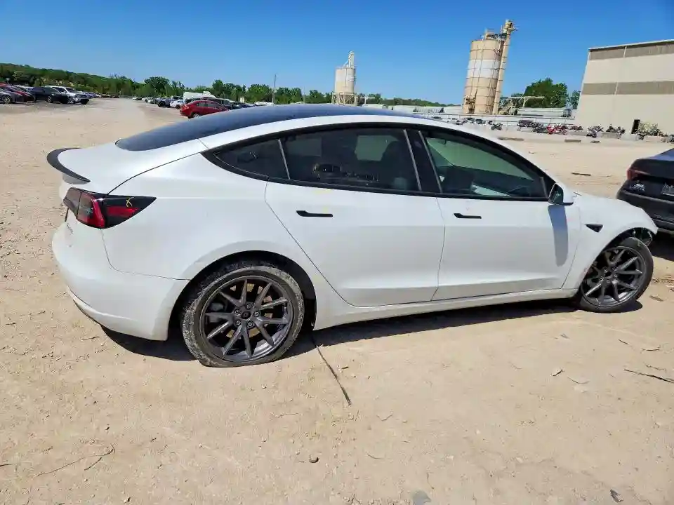 5YJ3E1EA3PF490077 2023 TESLA MODEL 3-2