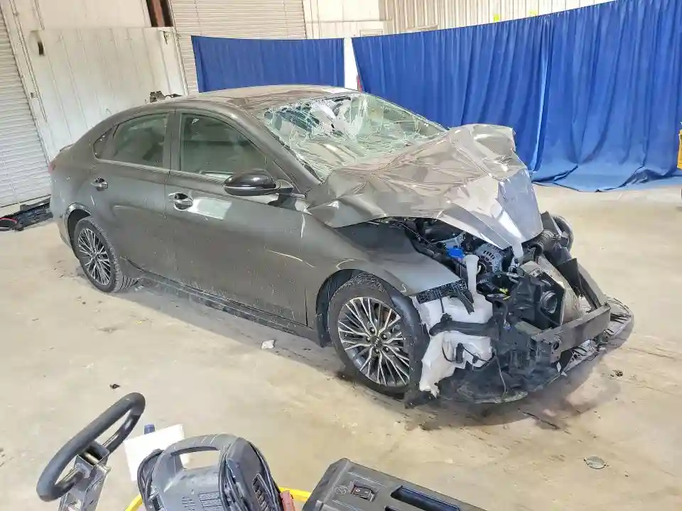 3KPF54AD8RE780113 2024 KIA FORTE-3