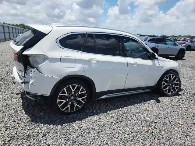 WBXJG7C02M5S78320 2021 BMW X1-2