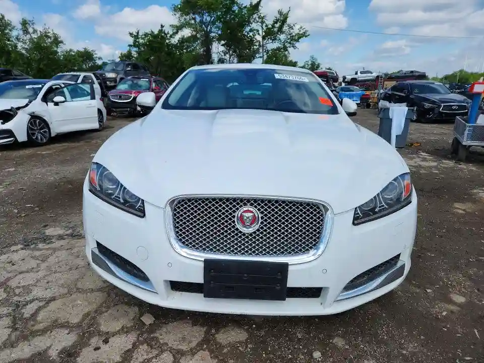 SAJWJ0FF2F8U53048 2015 JAGUAR XF-4