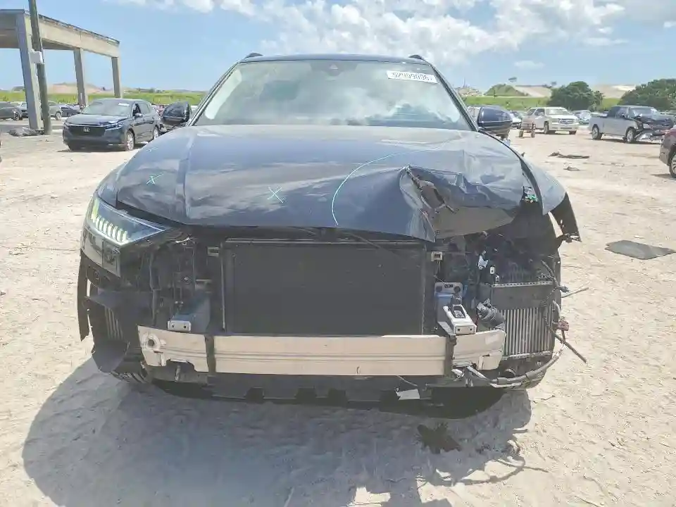 WA1FVAF1XKD042392 2019 AUDI Q8-4