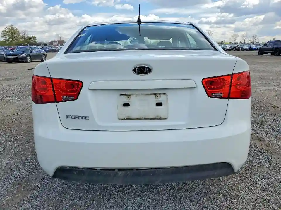KNAFT4A20D5661185 2013 KIA FORTE-5