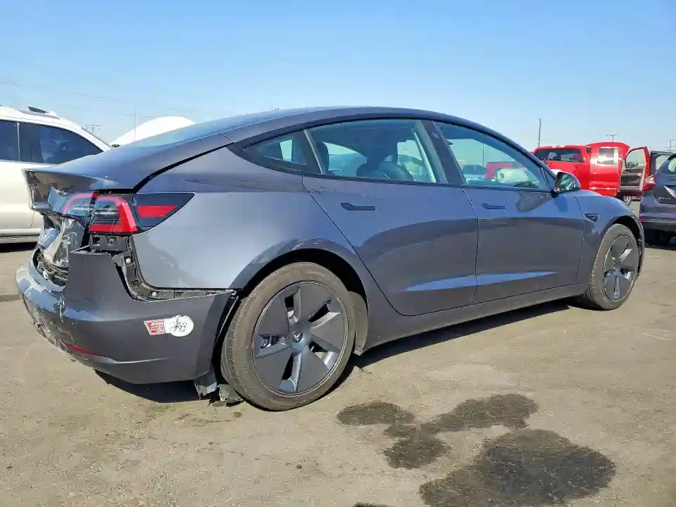 5YJ3E1EA5PF665994 2023 TESLA MODEL 3-2
