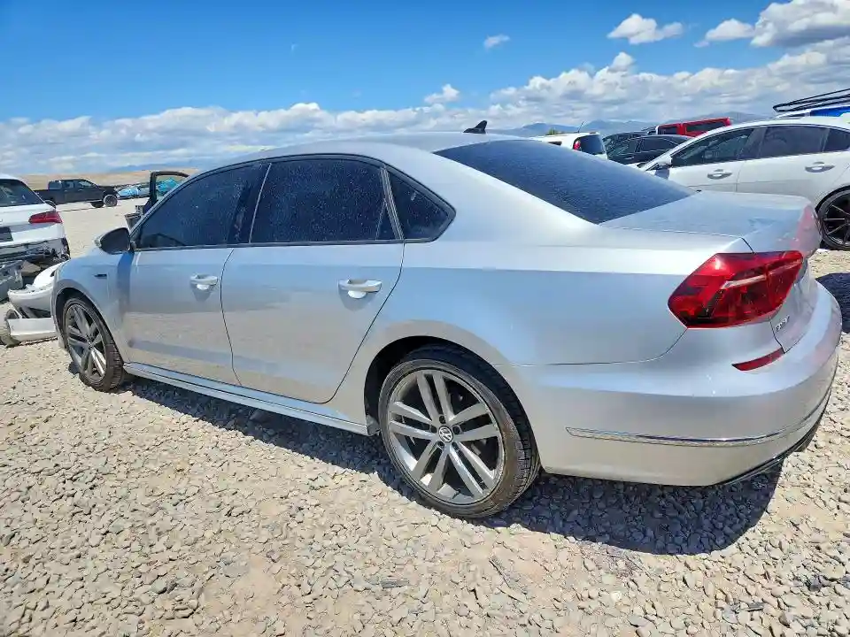 1VWAA7A34JC001555 2018 VOLKSWAGEN PASSAT-1