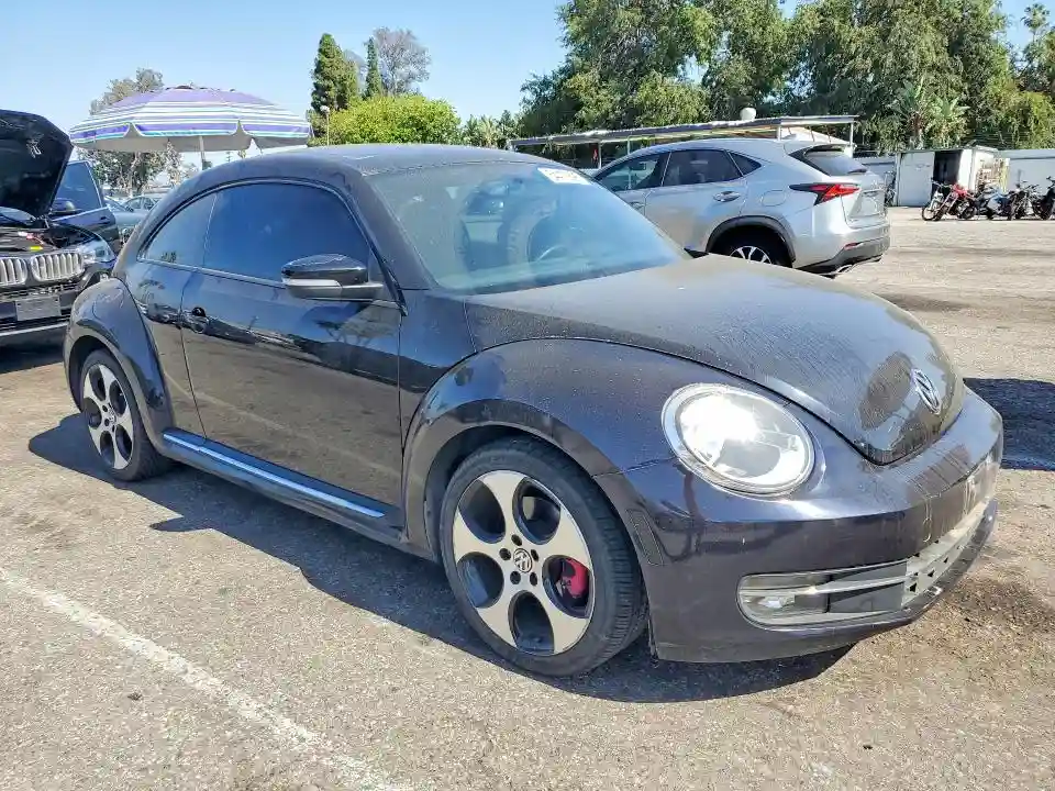 3VWVA7AT1CM628300 2012 VOLKSWAGEN BEETLE-3