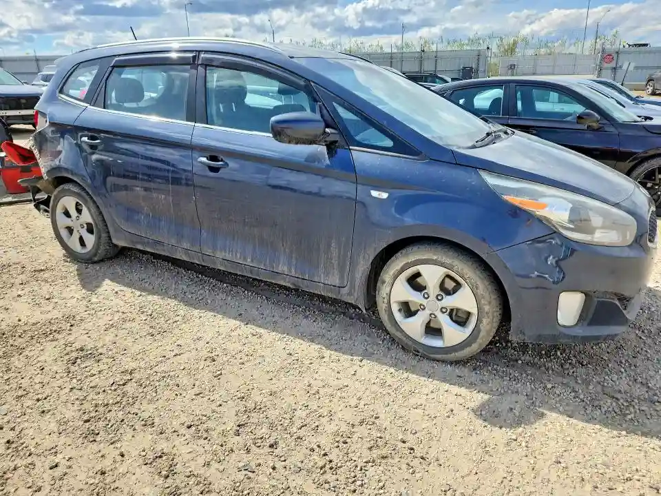 KNAHT8A37F7078564 2015 KIA RONDO-3