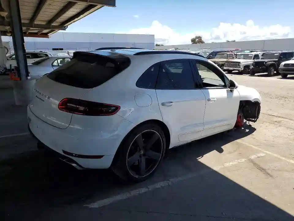 WP1AF2A58JLB70257 2018 PORSCHE MACAN-2