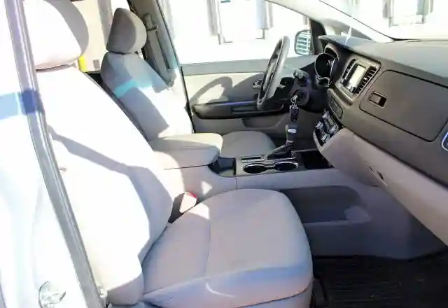 KNDMB5C15L6624195 2020 KIA SEDONA-4
