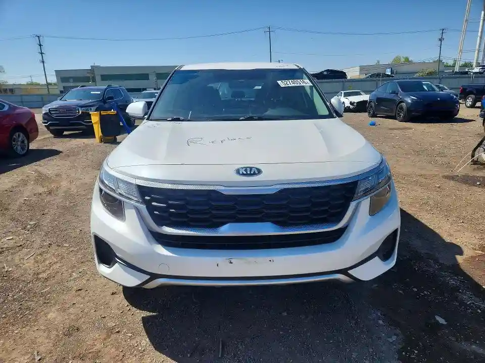 KNDEPCAA4M7140074 2021 KIA SELTOS-4