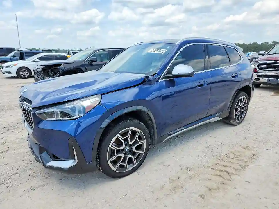 WBX73EF0XR5Z26001 2024 BMW X1-0