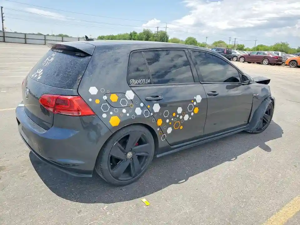3VW4T7AU7HM074332 2017 VOLKSWAGEN GTI-2