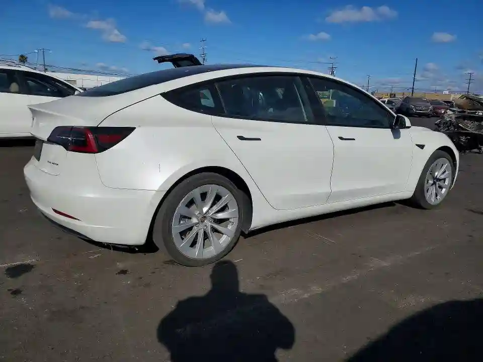 5YJ3E1EB8NF137548 2022 TESLA MODEL 3-2