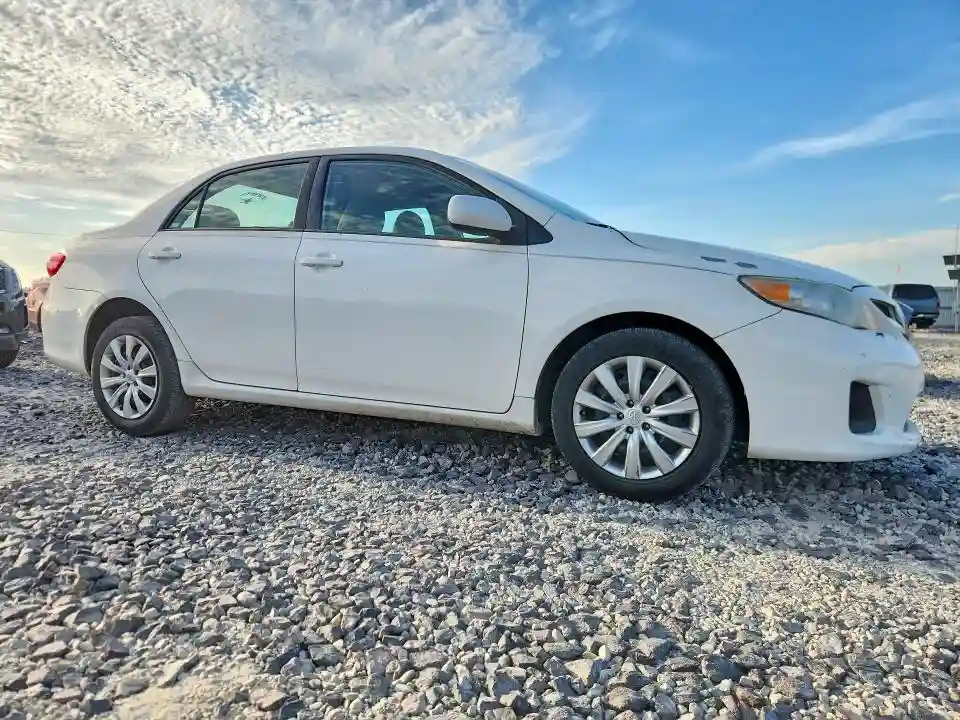 5YFBU4EE9CP049555 2012 TOYOTA COROLLA-3