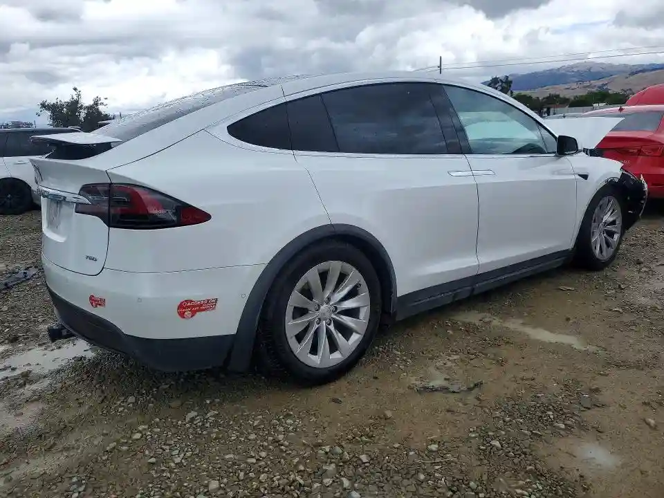 5YJXCAE20HF041764 2017 TESLA MODEL X-2