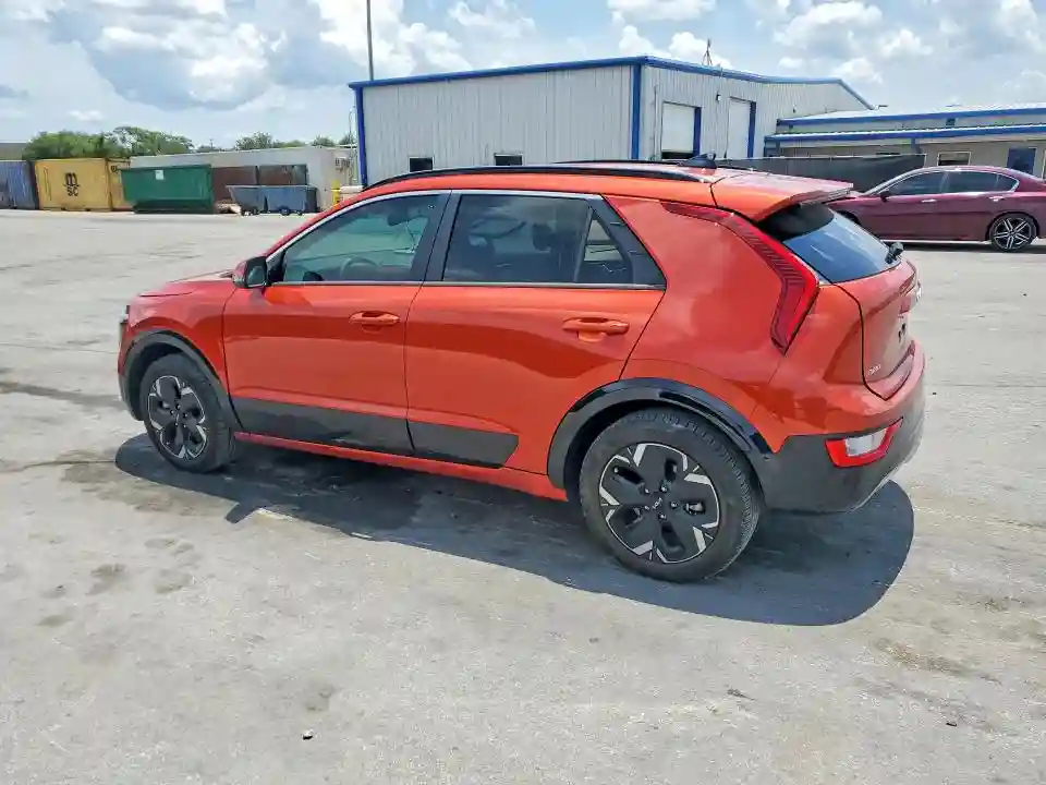 KNDCR3L17P5039979 2023 KIA NIRO-1