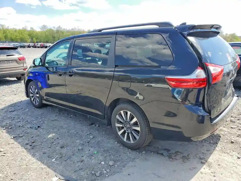 5TDJZ3DC5JS198881 2018 TOYOTA SIENNA-1