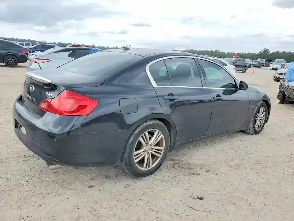 JN1CV6AP9FM500062 2015 INFINITI Q40-2