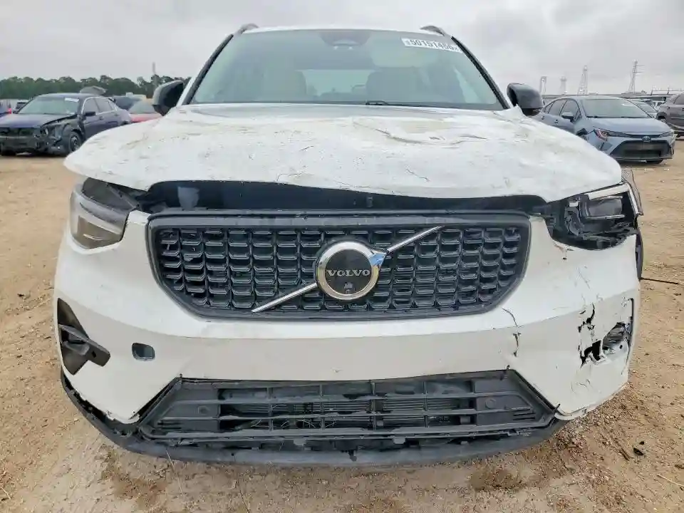 YV4L12UC0T2700326 2026 VOLVO XC40-4