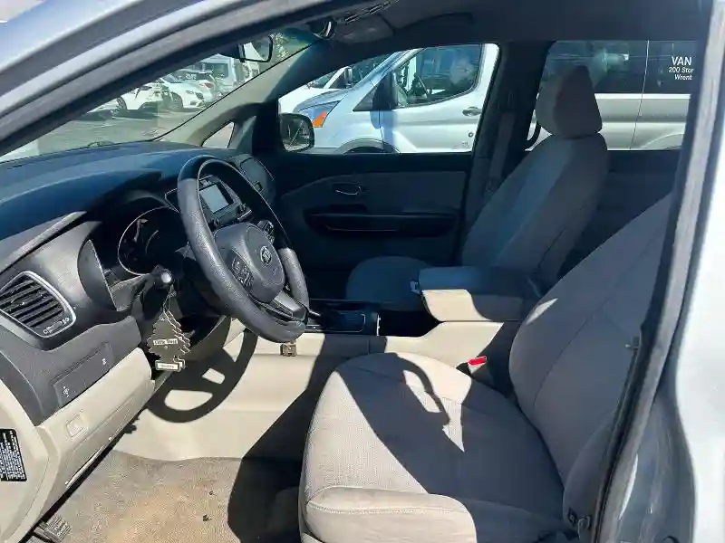 KNDMB5C19J6383643 2018 KIA SEDONA-4