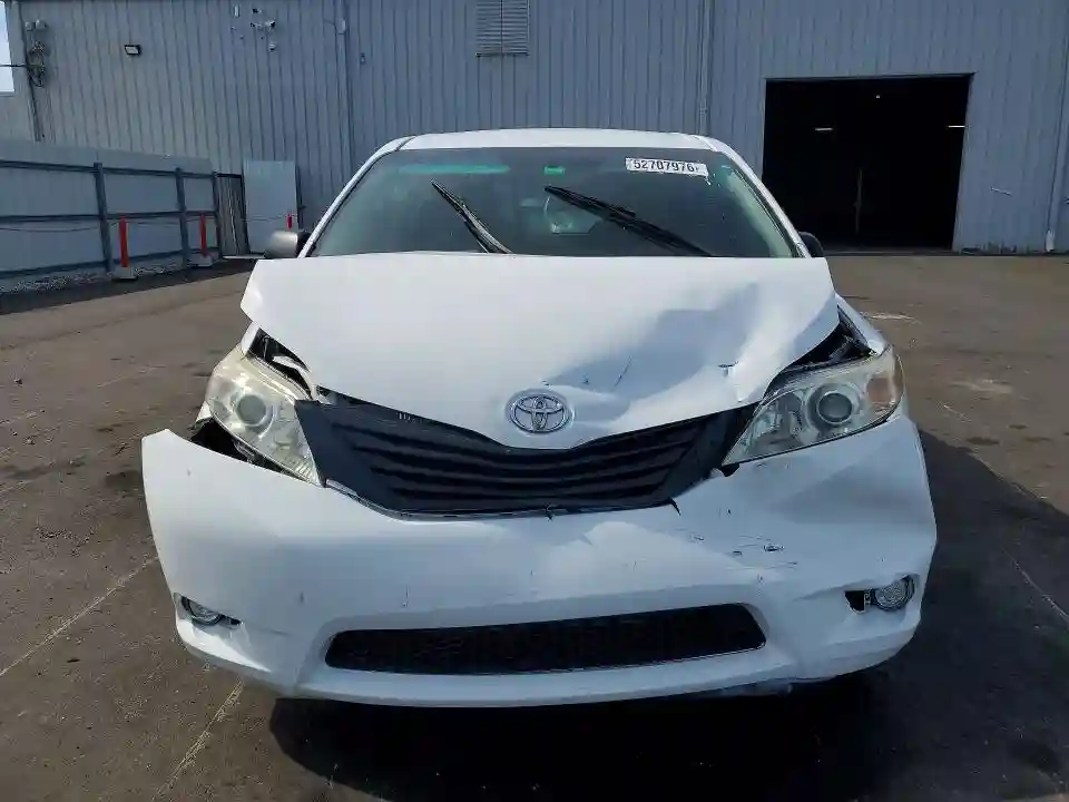 5TDZZ3DCXHS826415 2017 TOYOTA SIENNA-4