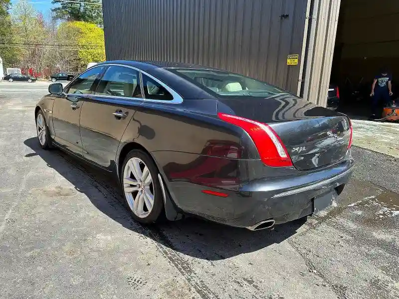 SAJWA2GB8BLV15633 2011 JAGUAR XJ-2