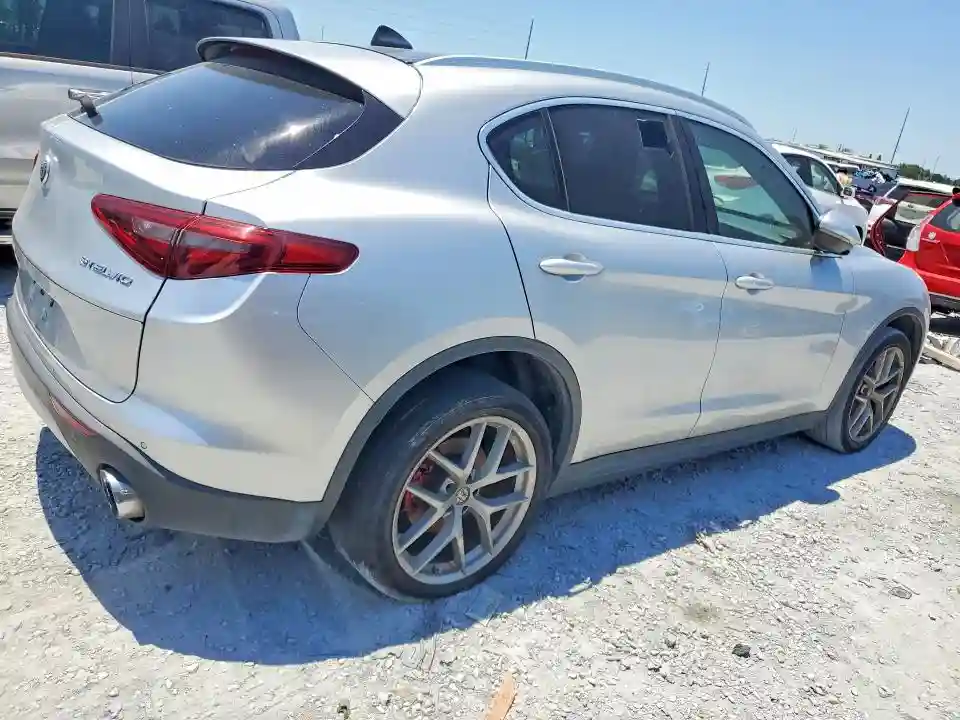 ZASFAKAN4J7B74800 2018 ALFA ROMEO STELVIO-2