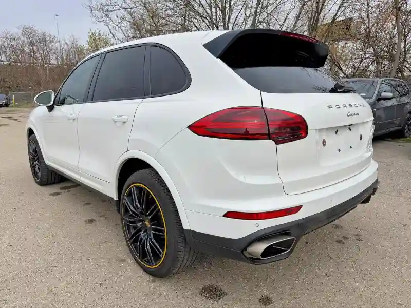 WP1AA2A21JKA02261 2018 PORSCHE CAYENNE-2