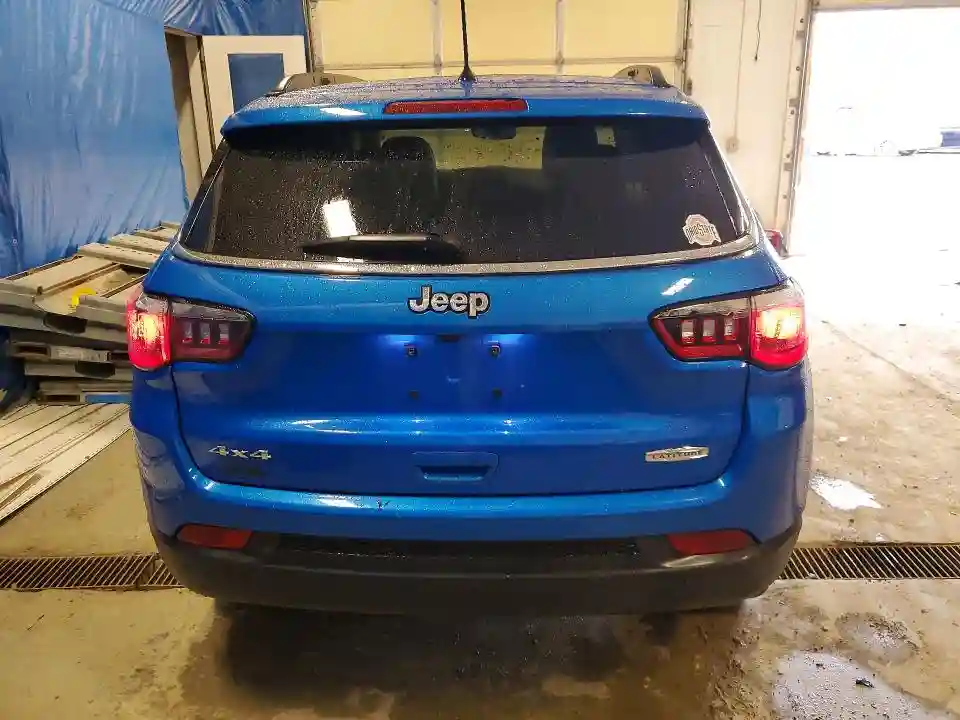 3C4NJDBB0JT398758 2018 JEEP COMPASS-5