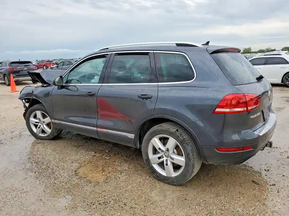 WVGEF9BP9DD006165 2013 VOLKSWAGEN TOUAREG-1