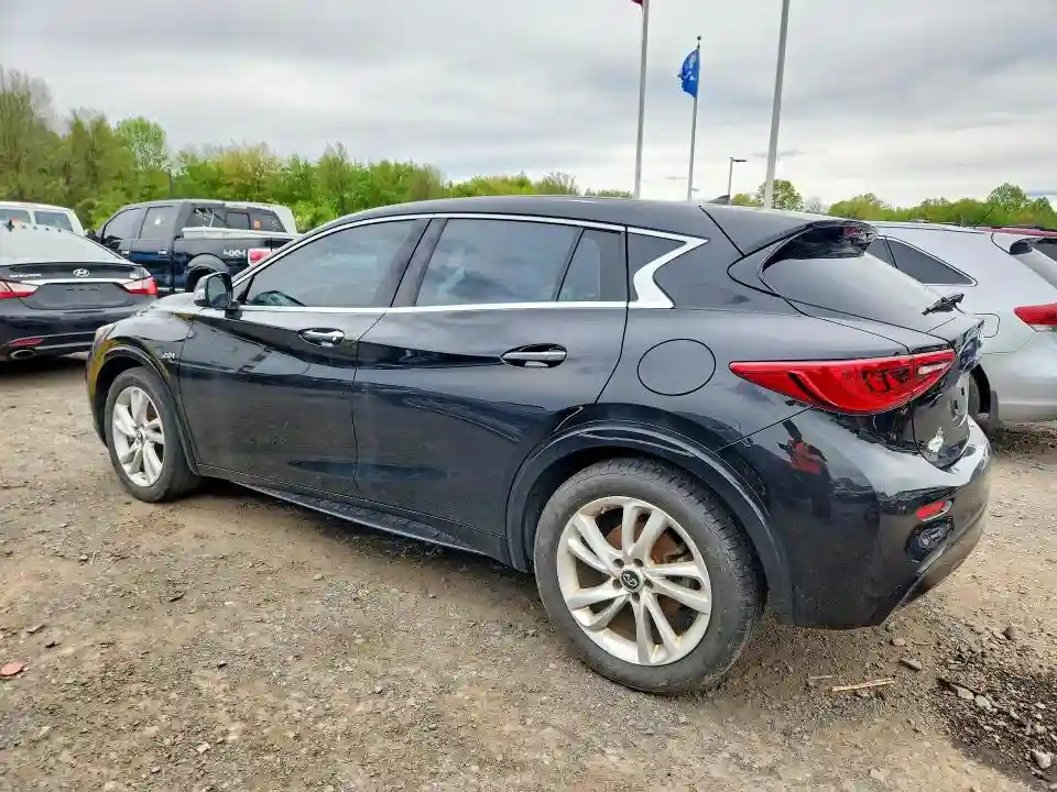 SJKCH5CP0JA058730 2018 INFINITI QX30-1