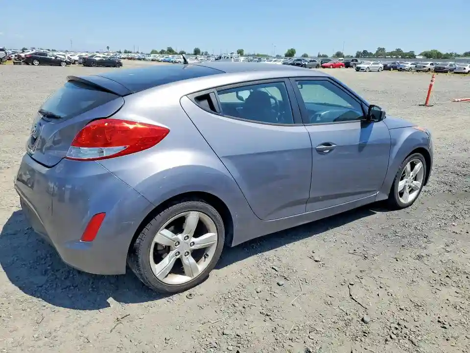 KMHTC6AD3DU158822 2013 HYUNDAI VELOSTER-2
