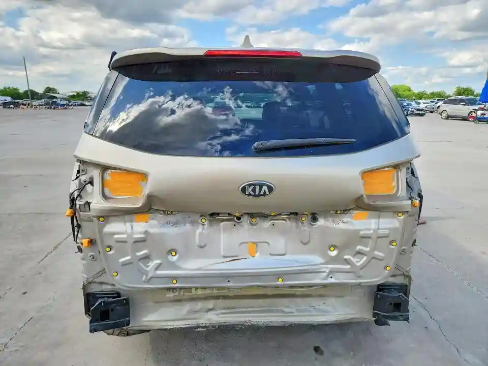 KNDMB5C19H6228388 2017 KIA SEDONA-5
