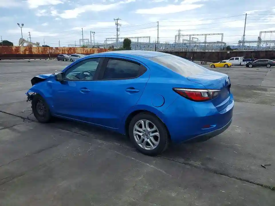 3MYDLBYV8JY318042 2018 TOYOTA YARIS IA B-1