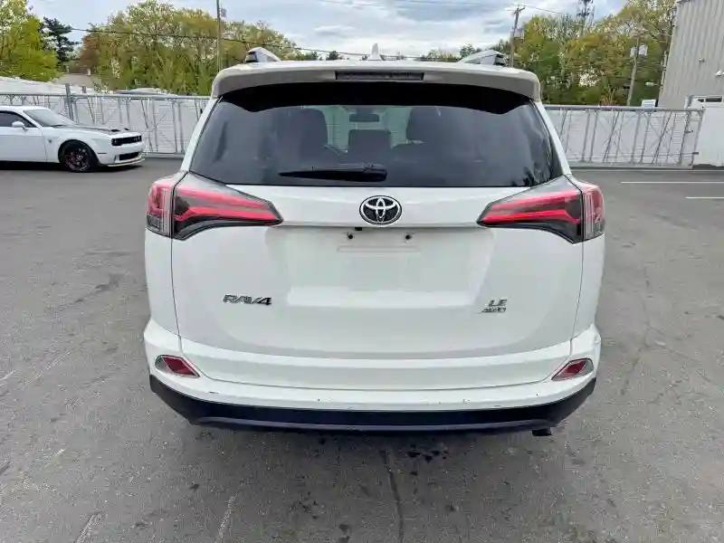 JTMBFREV8JJ219977 2018 TOYOTA RAV4-5