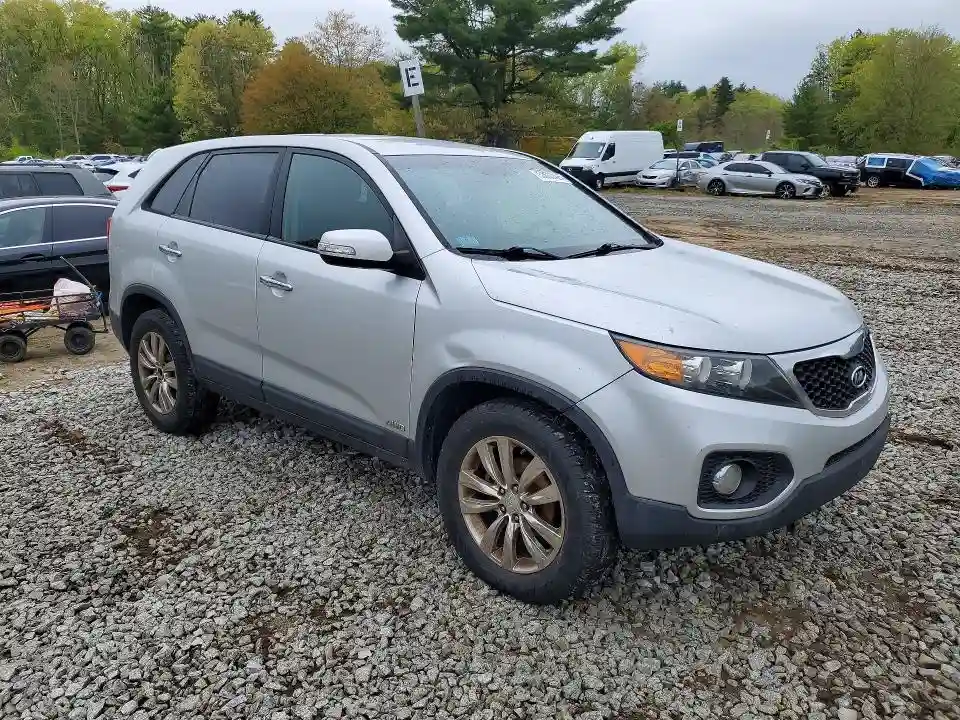 5XYKUCA16BG013452 2011 KIA SORENTO-3