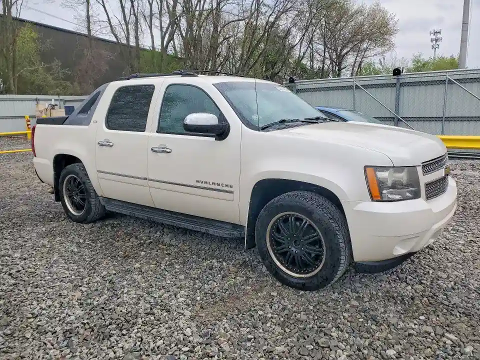 3GNTKGE32BG104515 2011 CHEVROLET AVALANCHE-3
